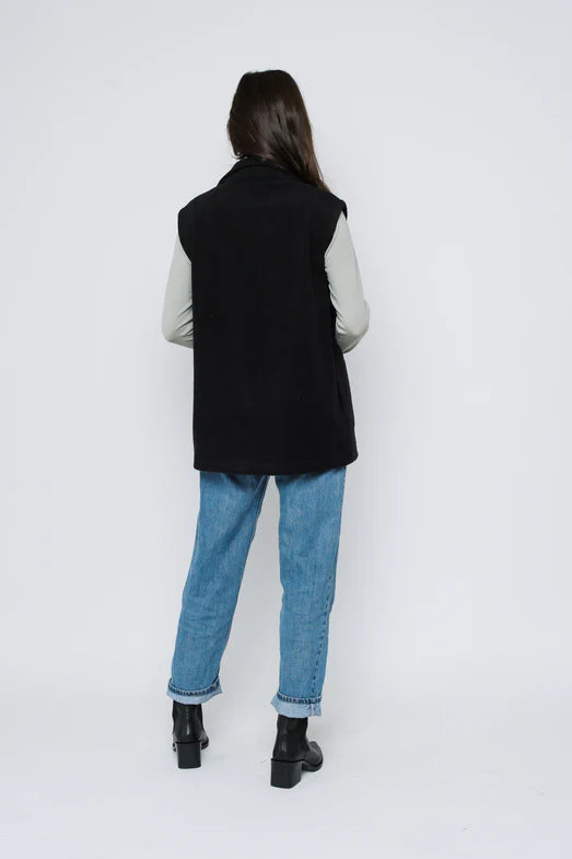 Orb Wren Sherpa Vest-Black